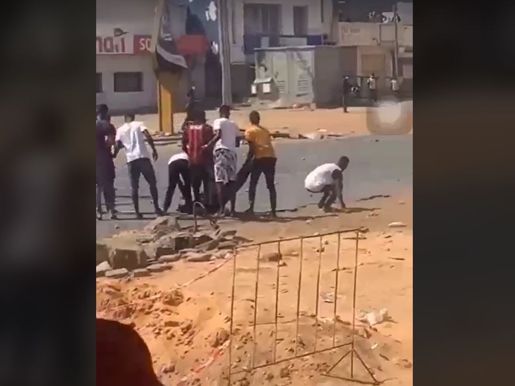 Urgent-Manifs : Un jeune garçon tué par balle aux Parcelles (Vidéo)