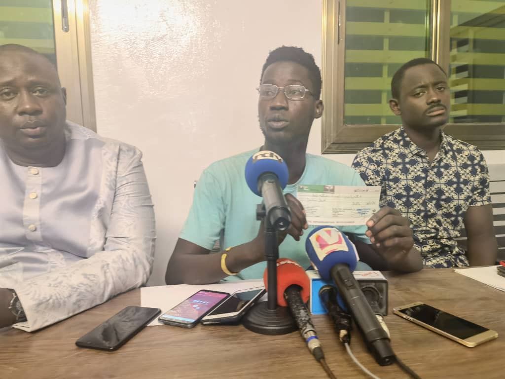Laissés pour compte par la mairie : Les étudiants kaolackois assistés par Ablaye Khouma…