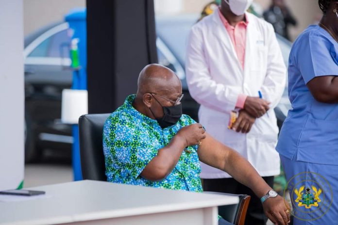 Covid-19 : Le président ghanéen est la première personne au monde vaccinée grâce au Covax