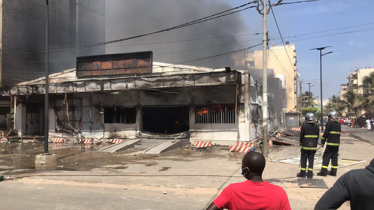 Liberté 6 : Auchan ravagé par le feu…(vidéo)