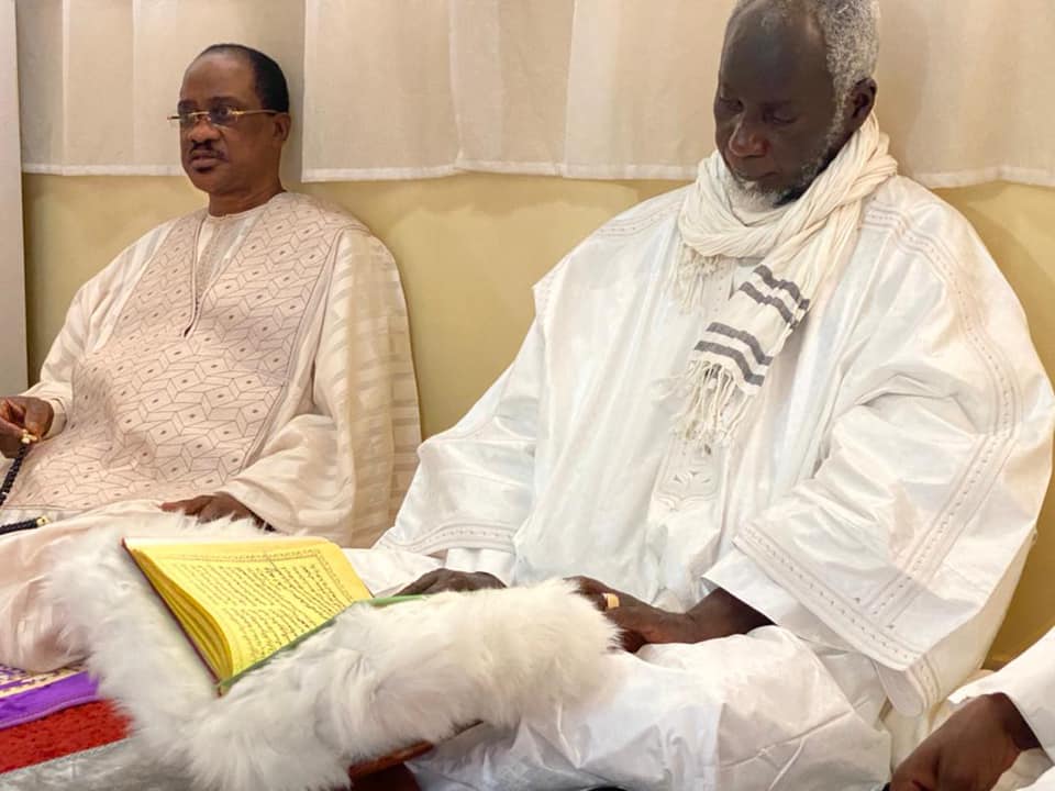 Arrêt sur image : Madické Niang à la grande mosquée de Touba avec Serigne Moussa Nawel (6 photos)