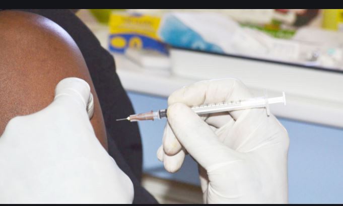 Covid-19 : La vaccination à 70% est essentielle pour contrer Omicron (OMS)