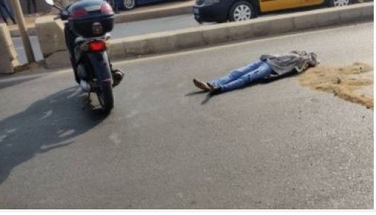 Accident à Ouakam : Un homme à bord d’un scooter heurté par un taxi puis écrasé par un minicar