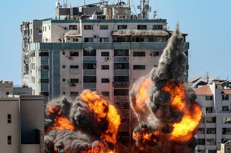 Gaza : Israël détruit intentionnellement les bureaux de l’agence AP et d’Al-Jazeera