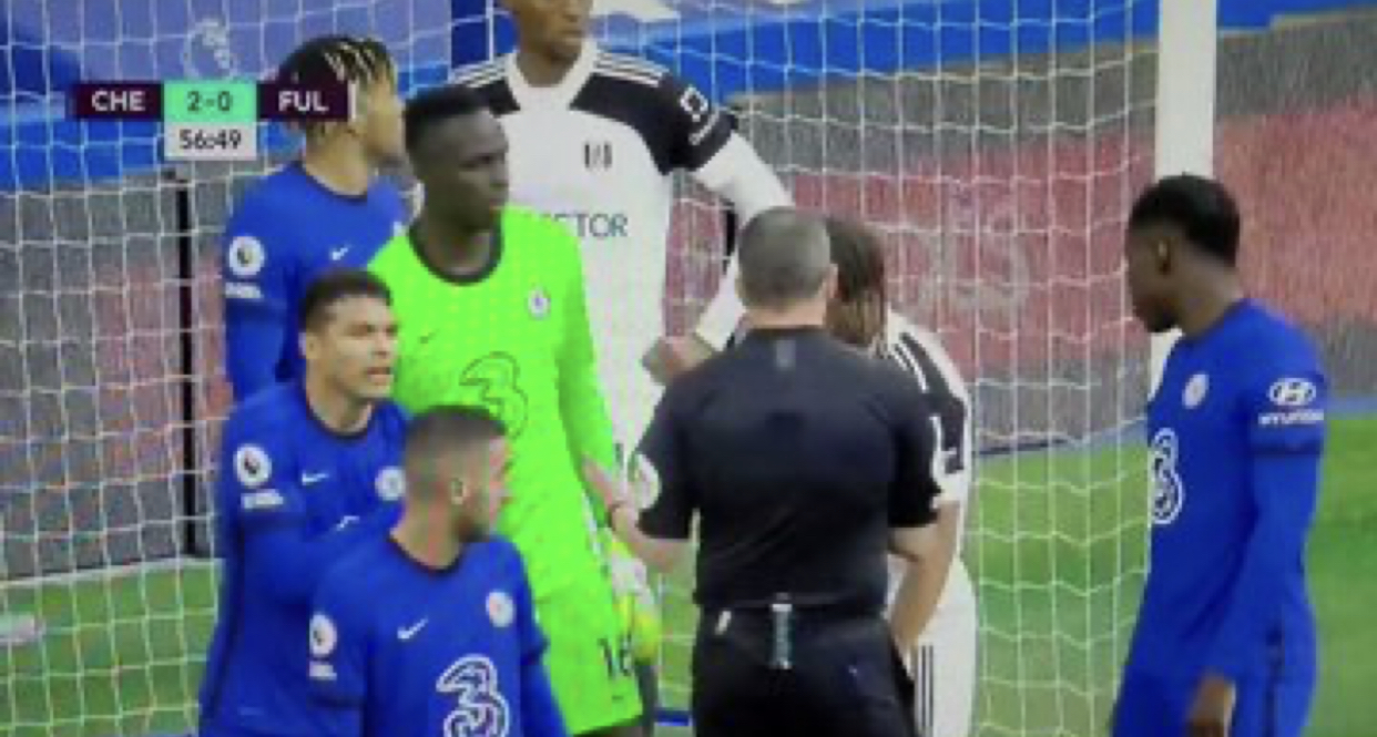 Chelsea-Fulham : Ce joueur a essayé d’enlever le gant de Mendy !