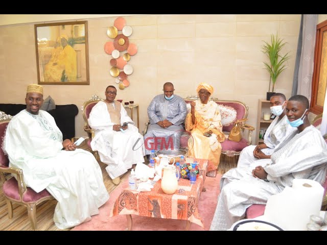 Korité : Chiekh Niasse  Chez la famille « Ndourénn » avec You, Bouba, Aby, Ndiaga… (vidéo)