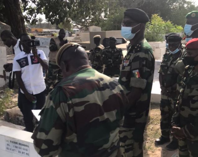 Ziguinchor: Le Cemga Cheikh Wade s’est recueilli sur les tombes des militaires disparus (Photos)