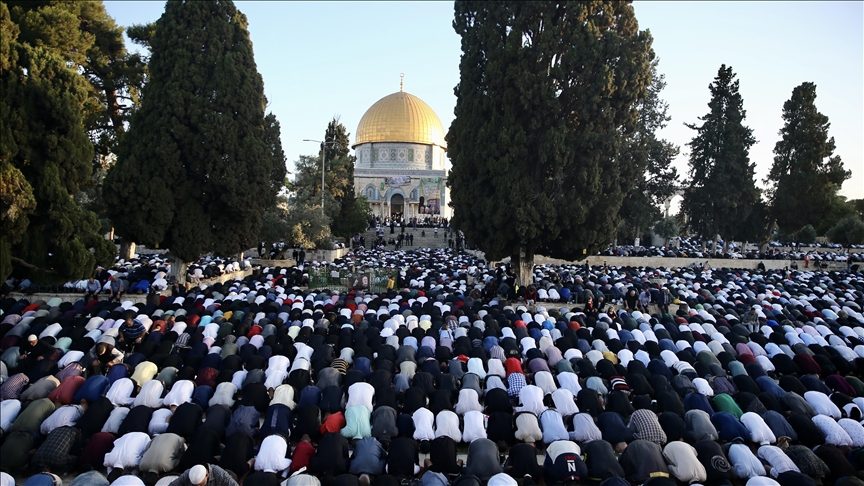 Palestine : Environ 100 000 fidèles célèbrent l’Aïd et prient pour les martyrs (Photos)