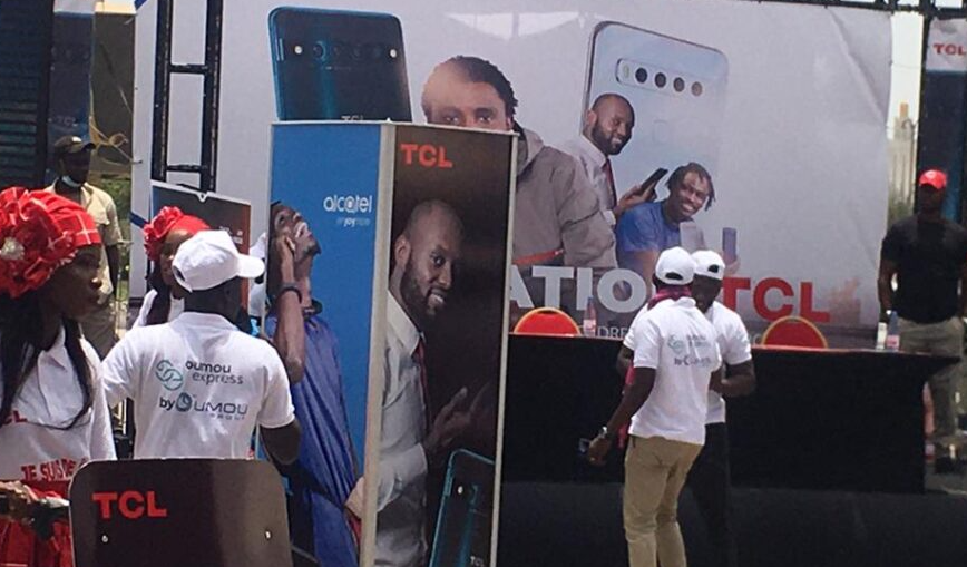 Smartphones : Oumou Group en partenariat avec TCL se lance dans la vente de téléphone…