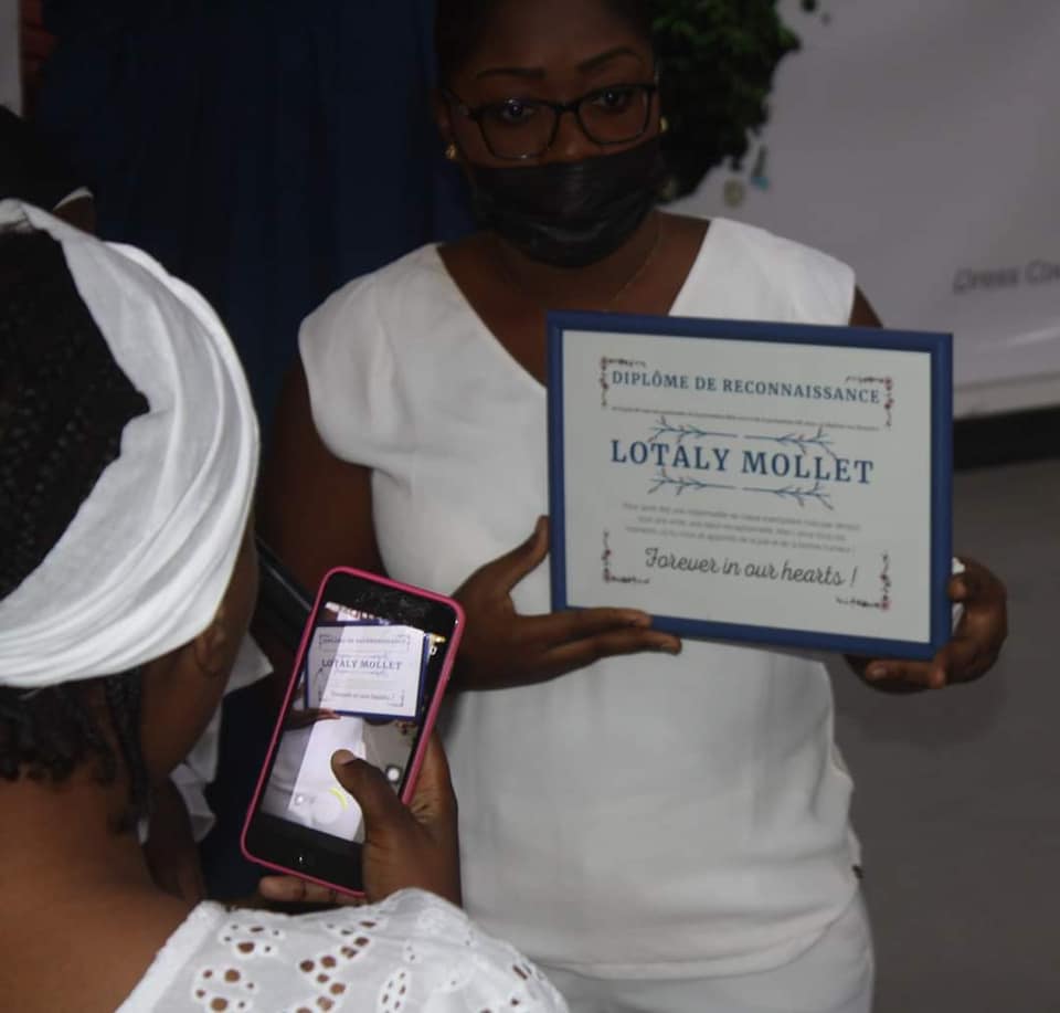 Hommage : Les adieux de l’ESP à Lotaly Mollet, l’étudiante congolaise lâchement assassinée (Photos)