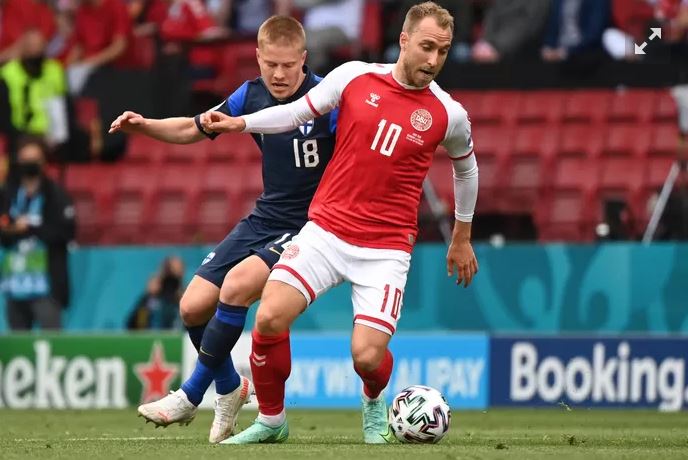 Grosse inquiétude à Copenhague : Eriksen s’effondre,  un massage cardiaque pratiqué sur la pelouse