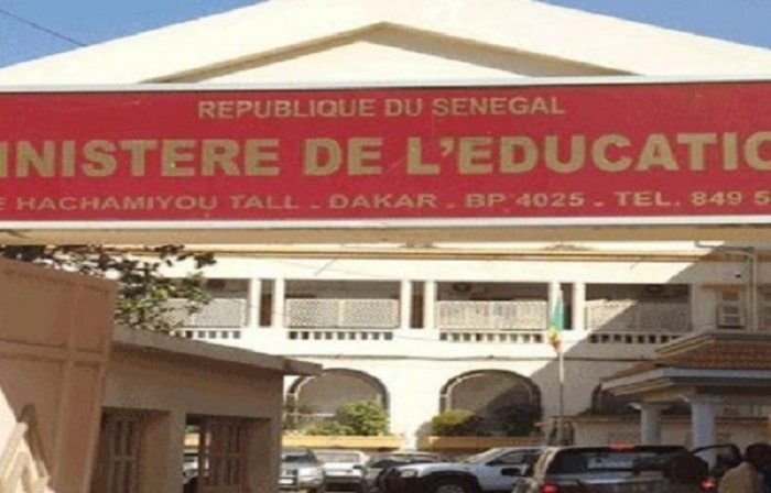 Recrutement 5000 enseignants : Le ministère envoie un message à un retraité depuis 10 ans