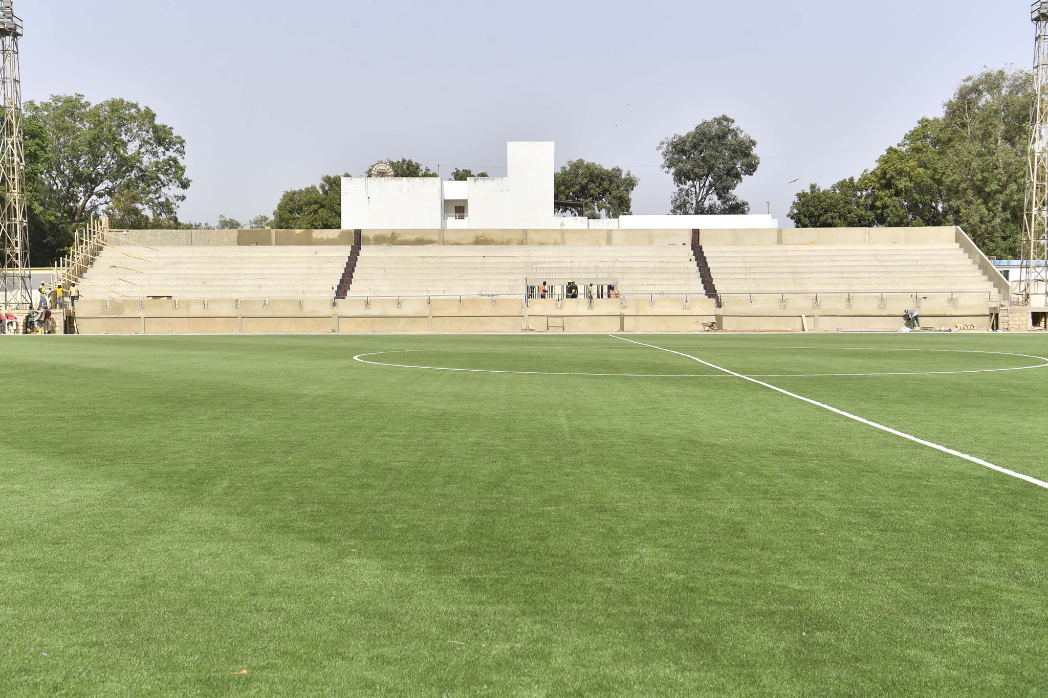 Thiès – Stade Maniang Soumaré : Nouvelle pelouse réceptionnée, tribunes en construction