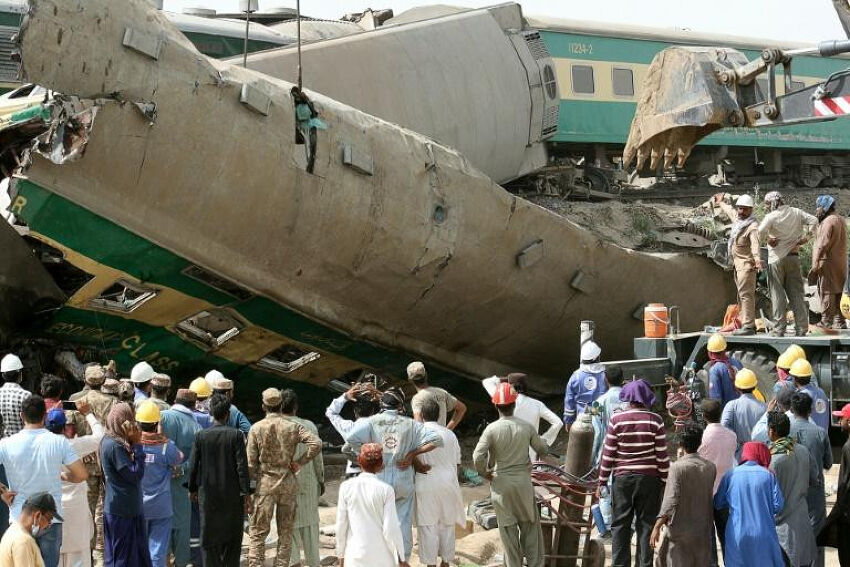 Pakistan : au moins 43 morts dans un double accident ferroviaire