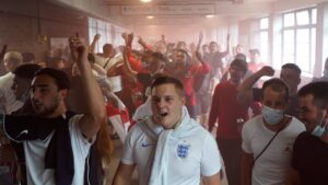 Finale Euro 2020 : Des supporters anglais lynchent les Italiens à la sortie du stade (vidéo)