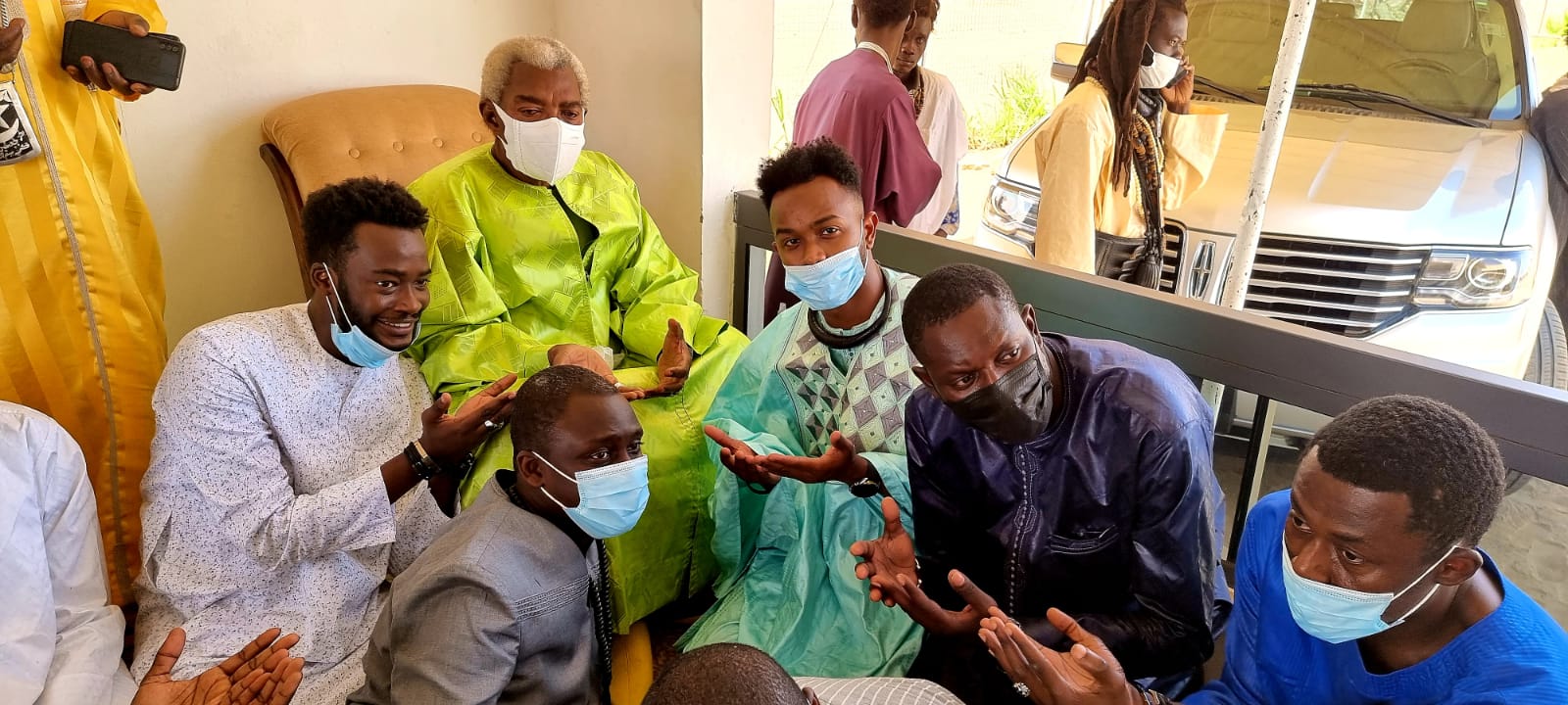 (06 photos) : Elzo Jamdong reçu par Serigne Abdou Karim