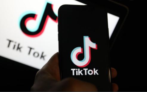 Mort d’une star de TikTok à 23 ans : une chute mortelle diffusée en direct