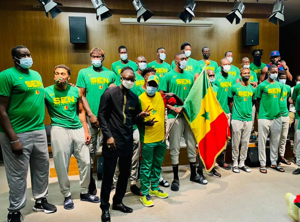 Afrobasket 2021: Youssou Ndoye a reçu le drapeau national (photos)