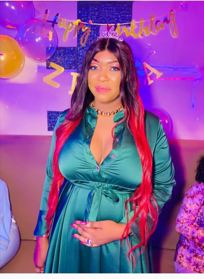 Cadeau d’anniversaire: Zeyna Bamba de Seneweb reçoit 1 million  Cfa et une bague en or-perle diamant