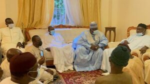 Condoléances : Serigne Babacar Sy Mansour chez le défunt Khalife général des Layenes (Photos)