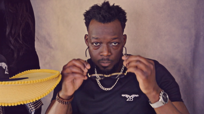 Admirez la toute nouvelle vidéo du rappeur 2BFALL dans « AGSI » (Clip Officiel)