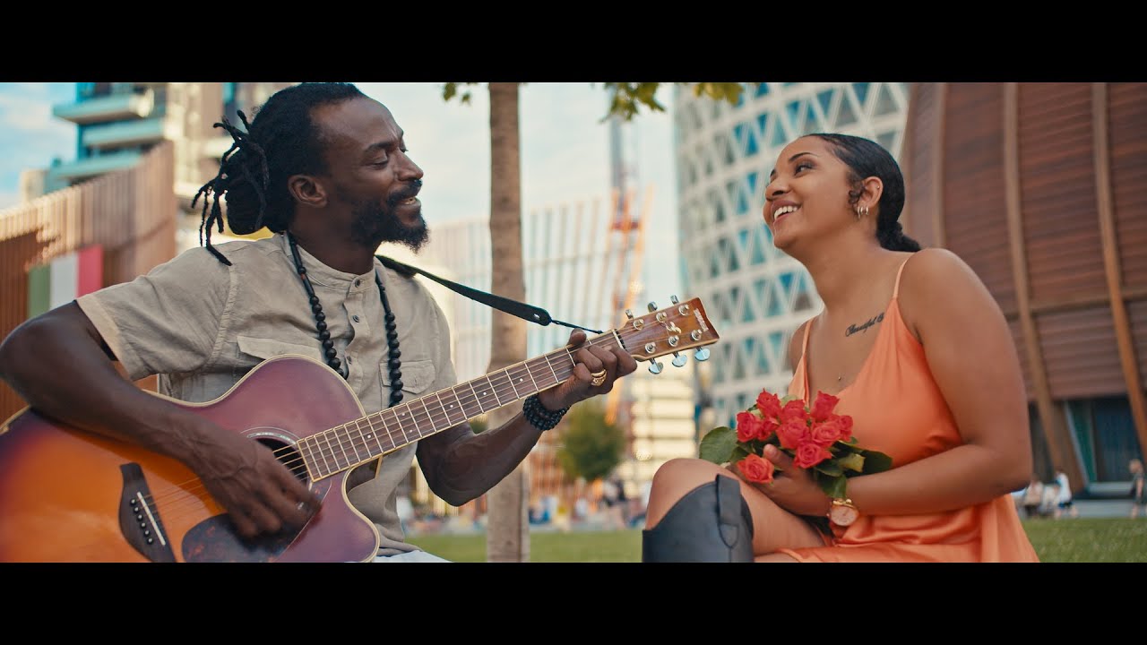 Baye Star chante sa « Baby » (Clip officiel)
