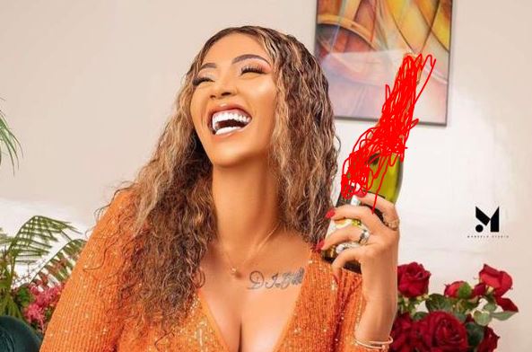 Après sa Chirurgie esthétique : Adja Diallo provocante dans sa robe courte sexy…(photos)