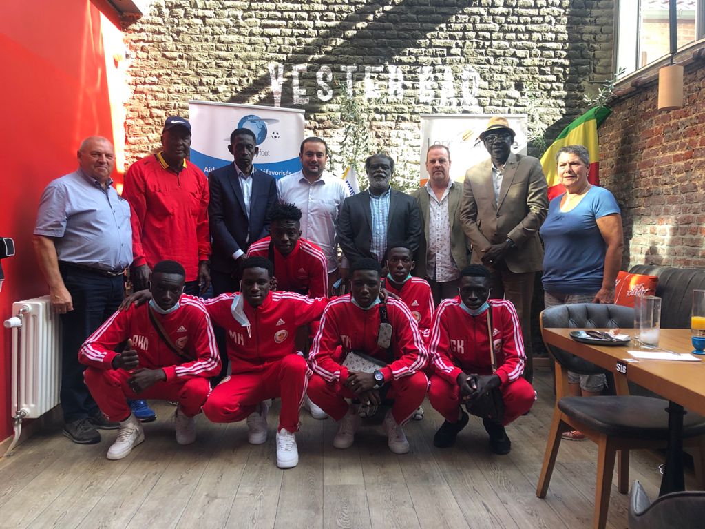 Foot: 06 pensionnaires de l’académie KN Foot de Fatick débarquent au Standard de Liège (Vidéo)