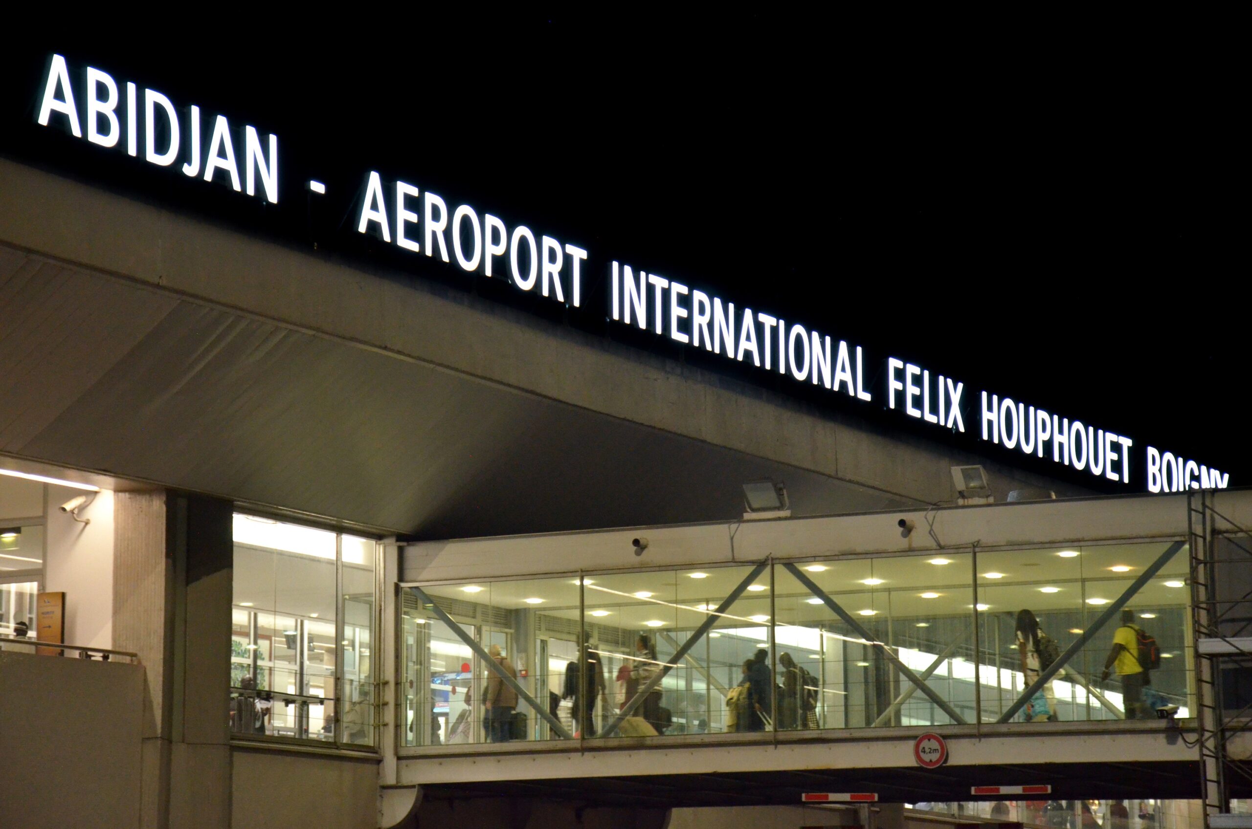 Aéroport FHB d’Abidjan : Les voyageurs en provenance du Sénégal soumis au test Covid-19