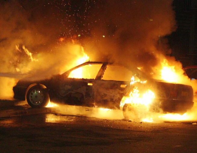 Grosse frayeur à la cité impôts et domaines : Un taxi prend feu…