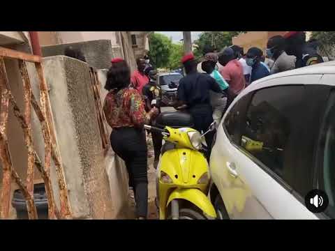 Certificat de résidence: Barthélémy Dias force l’entrée de la sous préfecture de Grand-Dakar (vidéo)