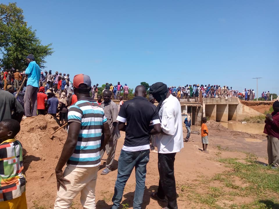 Dimiskha: Les populations prennent l'initiative de construire un pont (Photos)