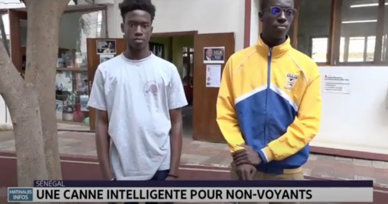 Créativité   : Deux jeunes élèves sénégalais inventent une canne intelligente pour les non voyants