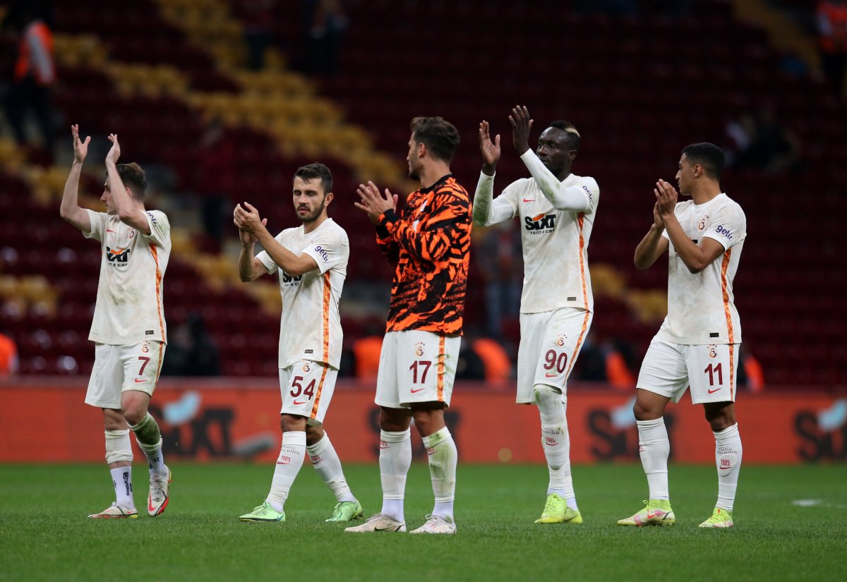 Galatasaray : Mbaye Diagne, en taille patron, applaudi par les fans