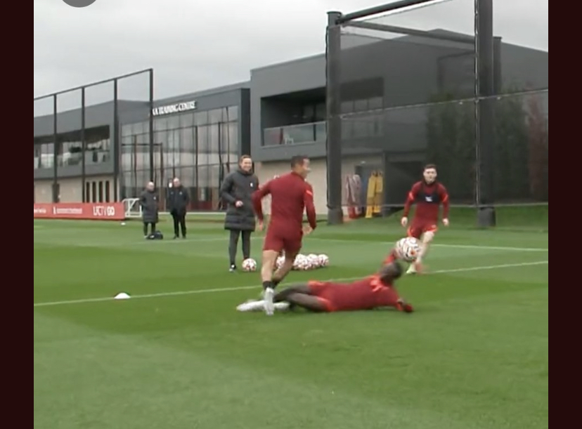 Liverpool : Sadio Mané lynché par les fans après ce tacle dangereux sur Thiago (Vidéo)