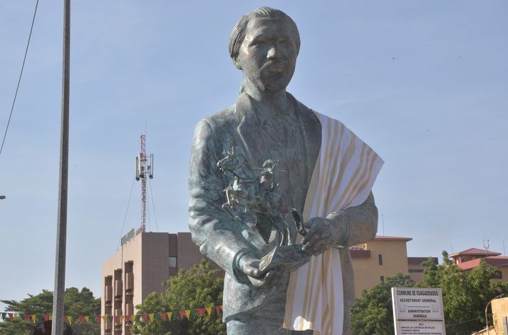 Ouagadougou : Une statue géante en l’honneur du cinéaste Sénégalais Alain Gomis
