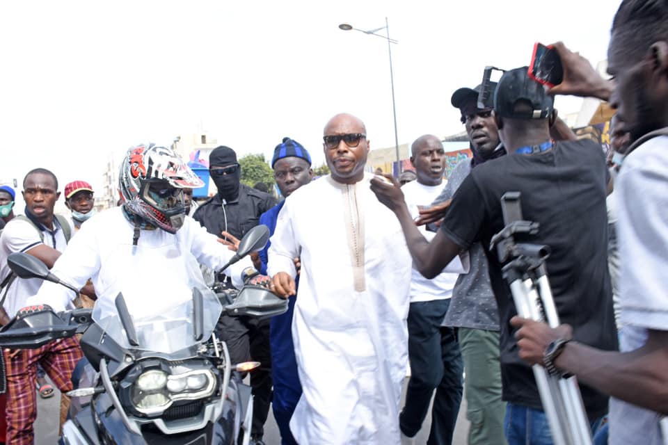 Barth’ dénonce la violence “gratuite” et l’instrumentalisation de la justice