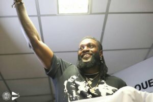 Eliminatoires Mondial 2022 : Emmanuel Adebayor rend visite aux Lions de la Teranga (vidéo)