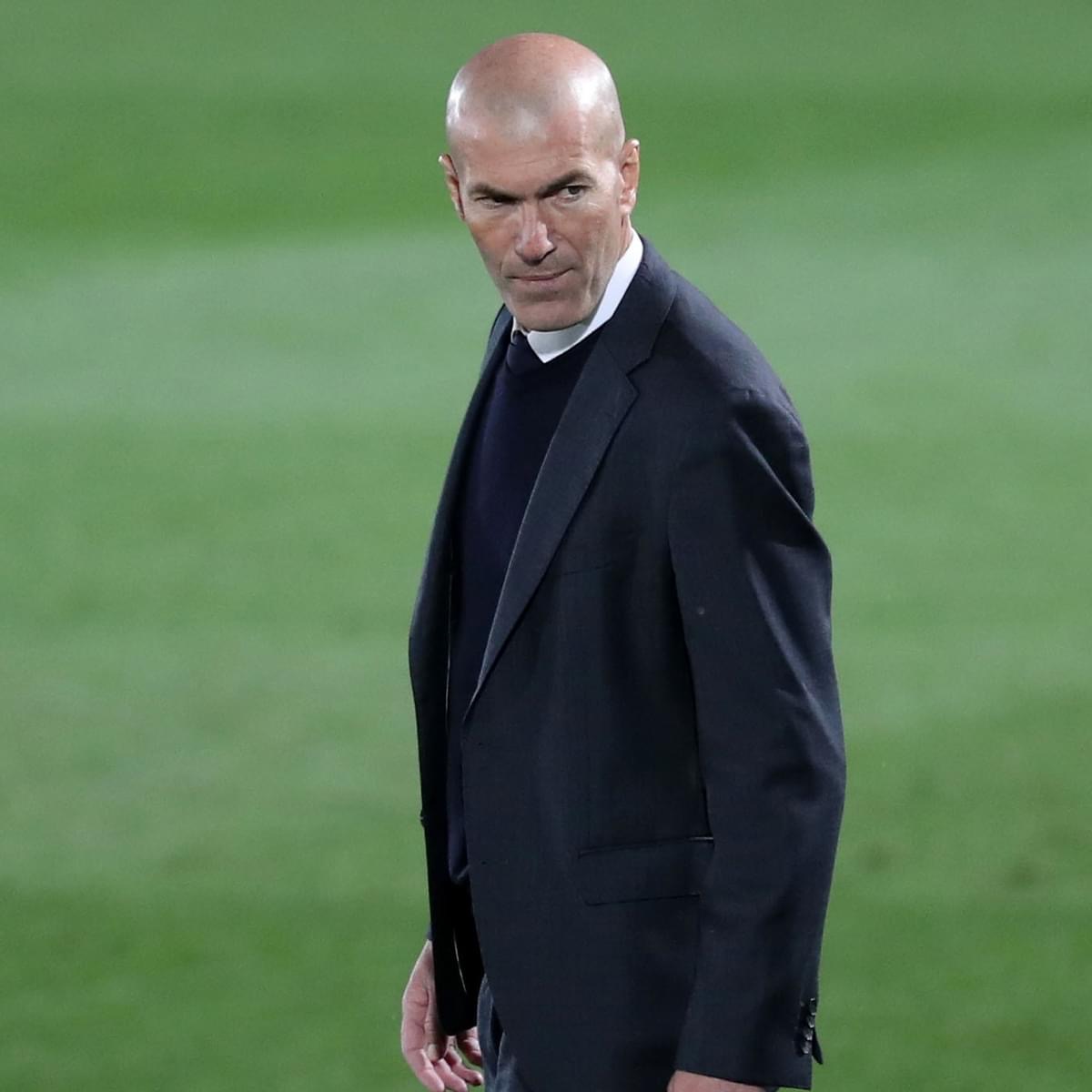 PSG : Leonardo nie tout contact avec Zinedine Zidane !