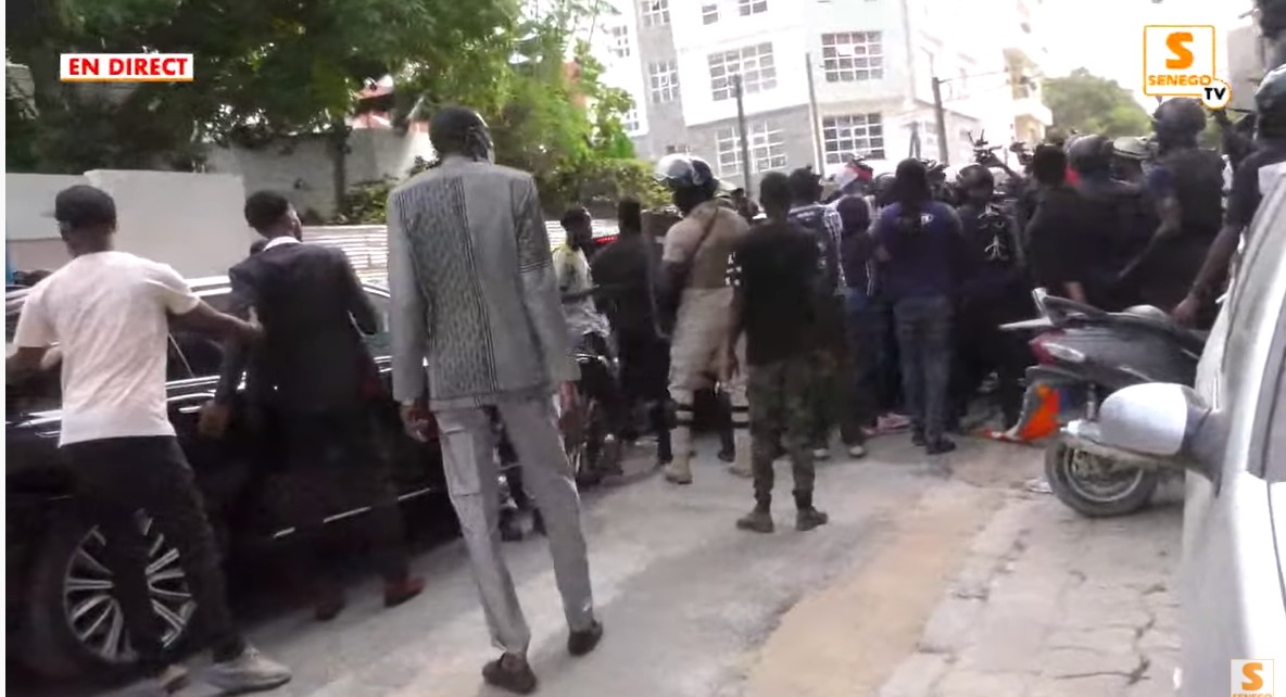  Barth, Sonko, Gakou décidés à aller au tribunal, malgré l’opposition des pandores et flics
