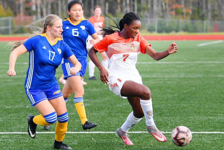 2e  équipe All-Canadian :  La défenseuse Fatou Ndiaye nommée