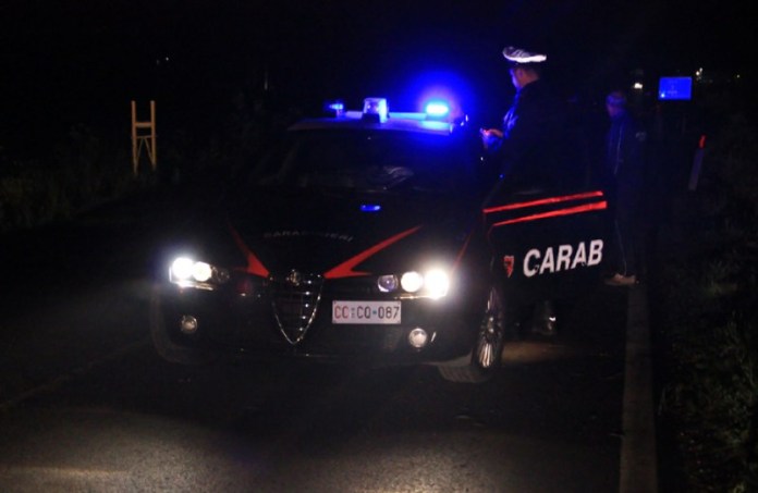 Italie : Nuit de folie, un Sénégalais enfonce la porte du voisin et poignarde un jeune de 16 ans