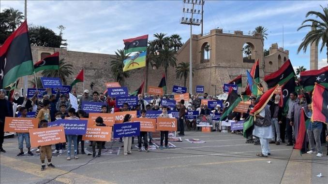 Lybie : Les candidatures de Khalifa Haftar et du fils Kadhafi contestées