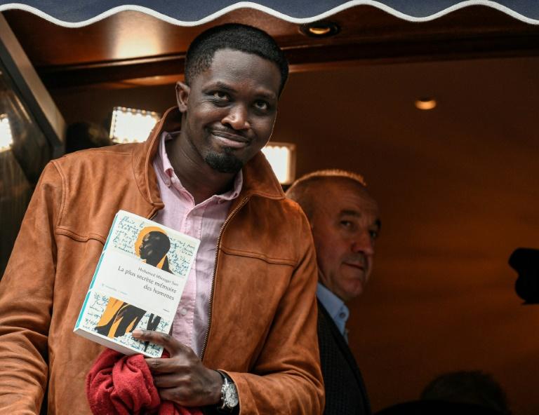 Introduction du livre de M. Mbougar Sarr à l’école :  » une idée à ne pas écarter » (ministère)