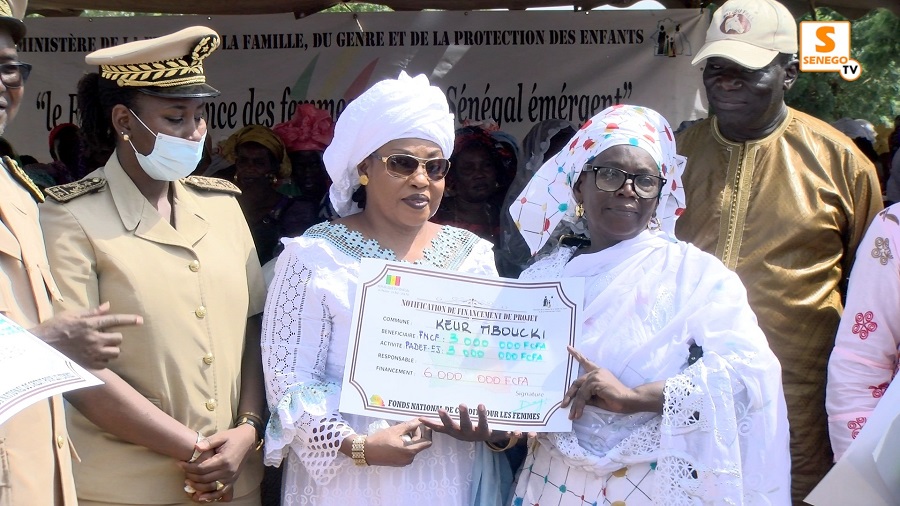 Ndeye Saly Diop Dieng à Birkelane : Première pierre Case des tout-Petits, 60 millions (Senego TV)