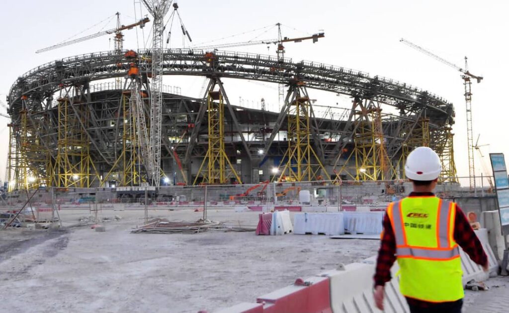 Qatar Au Moins Ouvriers Morts Sur Les Chantiers En