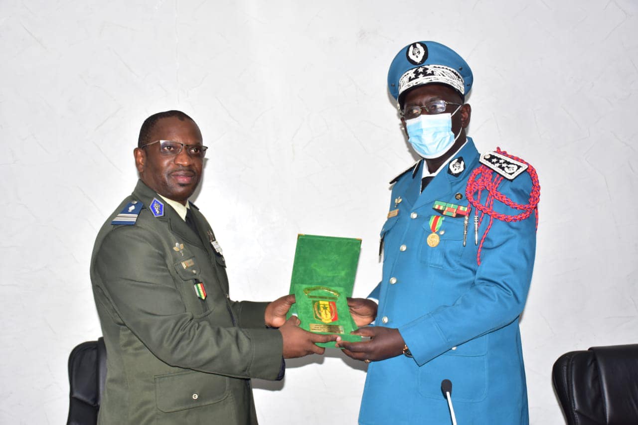 Administration pénitentiaire : Le Directeur Général de la police, Seydou Bocar Yagué honoré (photos)