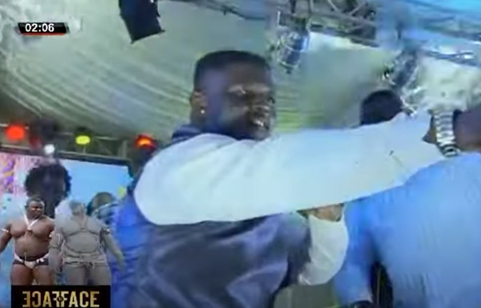Face à Face avec Bombardier : Le Lion de Guediawaye explose la soirée…(vidéo)