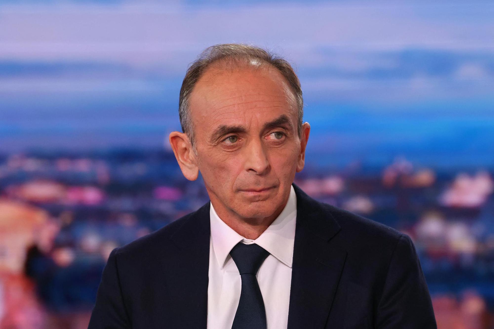 France : Éric Zemmour promet d’expulser les immigrés clandestins et de supprimer le droit de sol