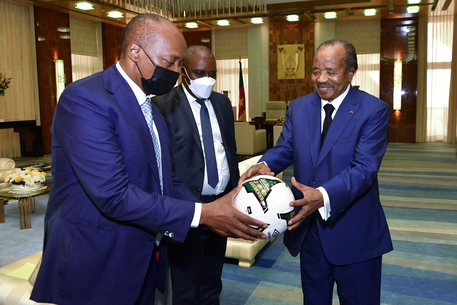 Can 2022: Motsepe confirme le maintien de la Can après sa rencontre avec Paul Biya
